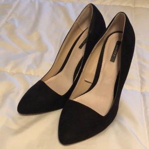 black pumps